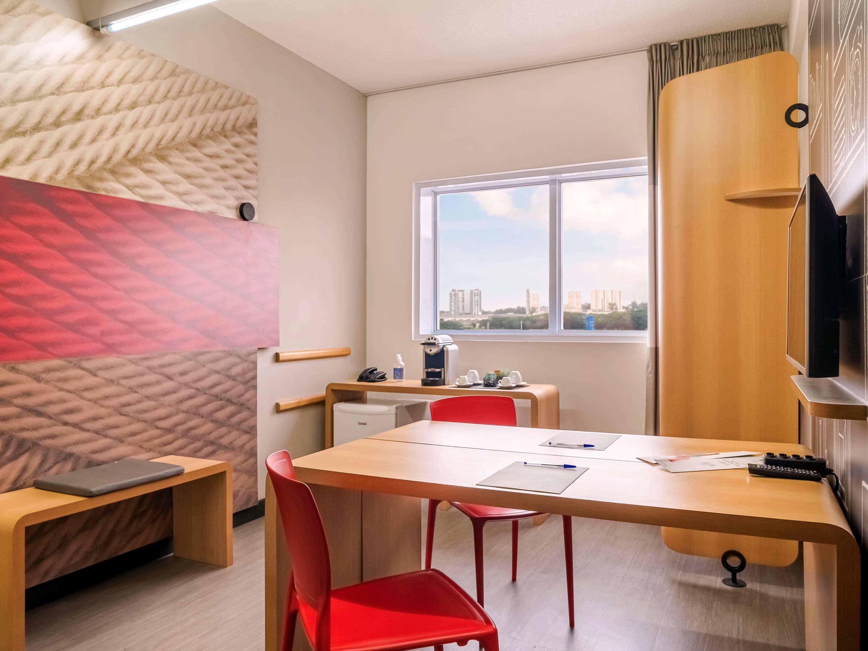 Отель Ibis Sao Paulo Ibirapuera Экстерьер фото