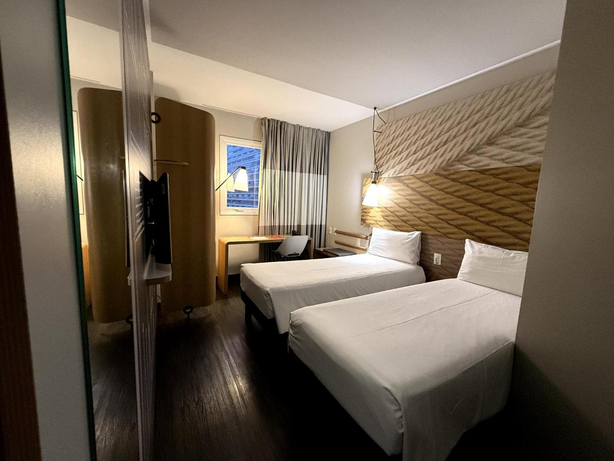 Отель Ibis Sao Paulo Ibirapuera Экстерьер фото